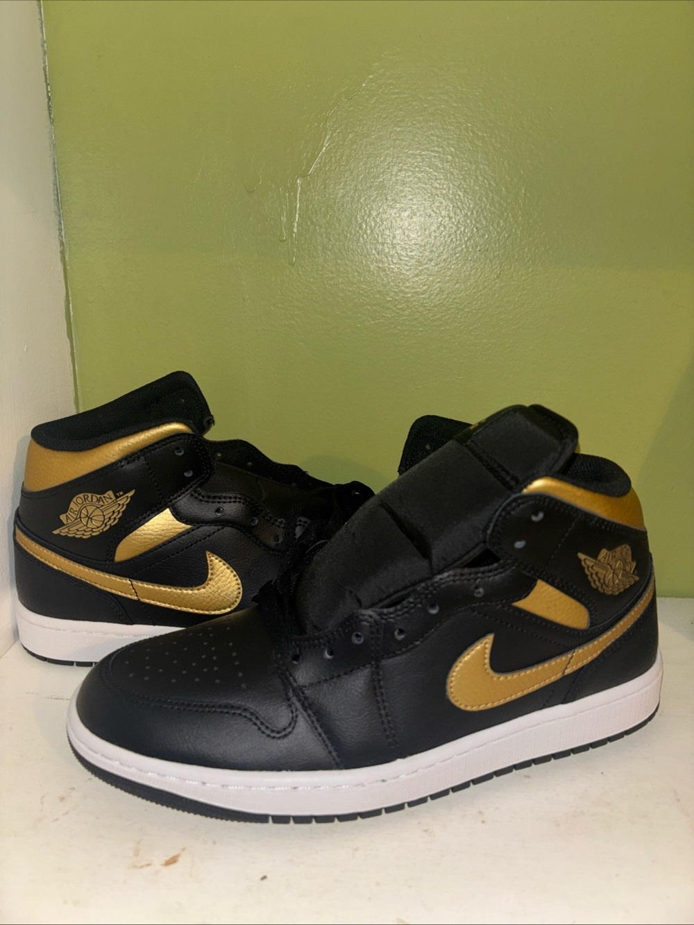 Authentic Nike Air Jordan 1 Mild Black Metallic Leather size 9.5 New open box